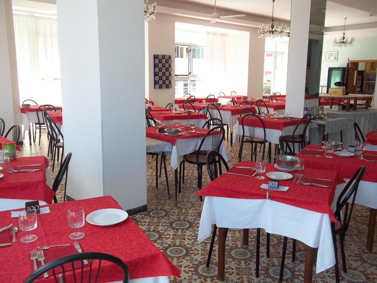 סניגליה Hotel Italia מראה חיצוני תמונה
