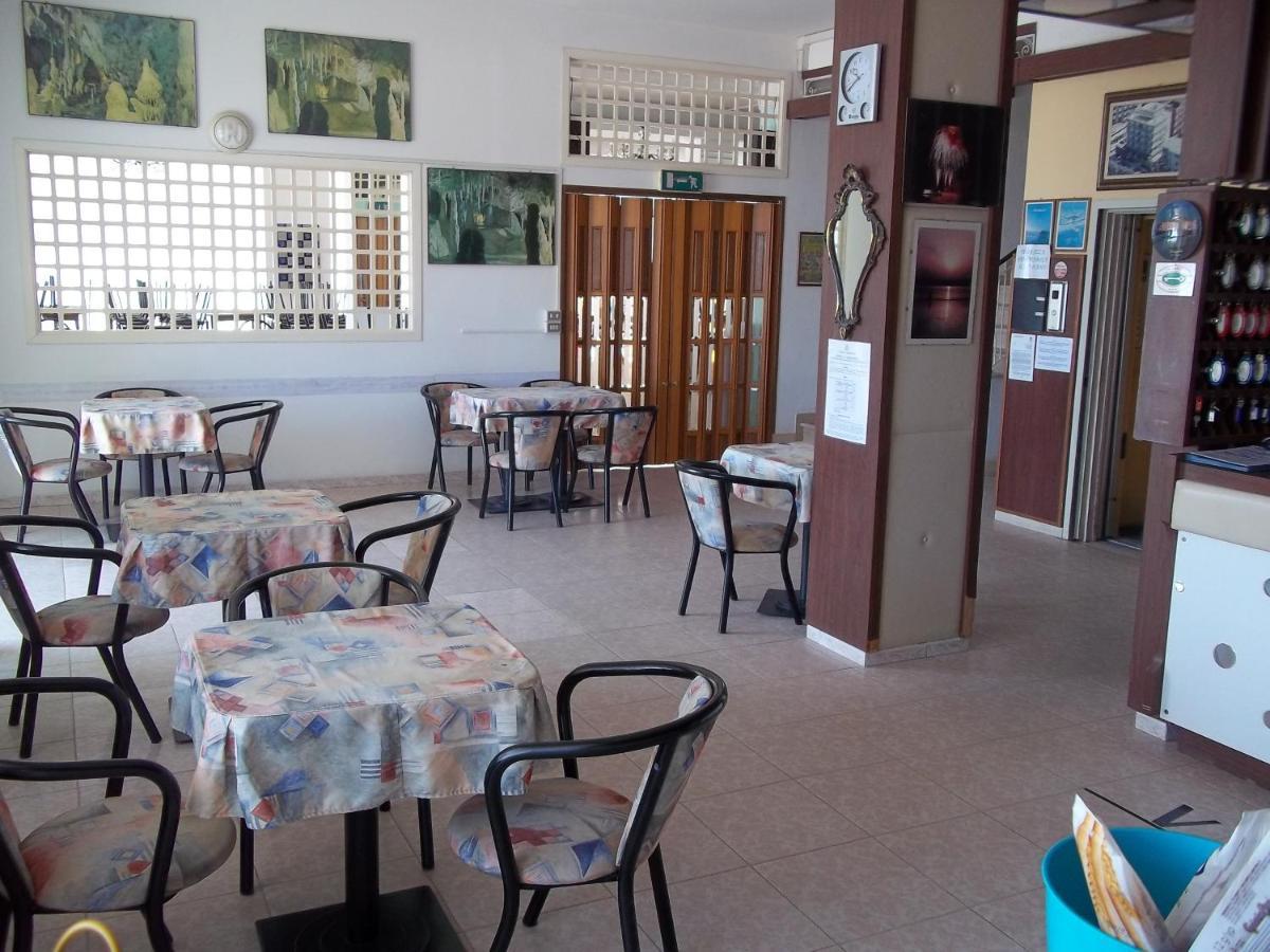סניגליה Hotel Italia מראה חיצוני תמונה