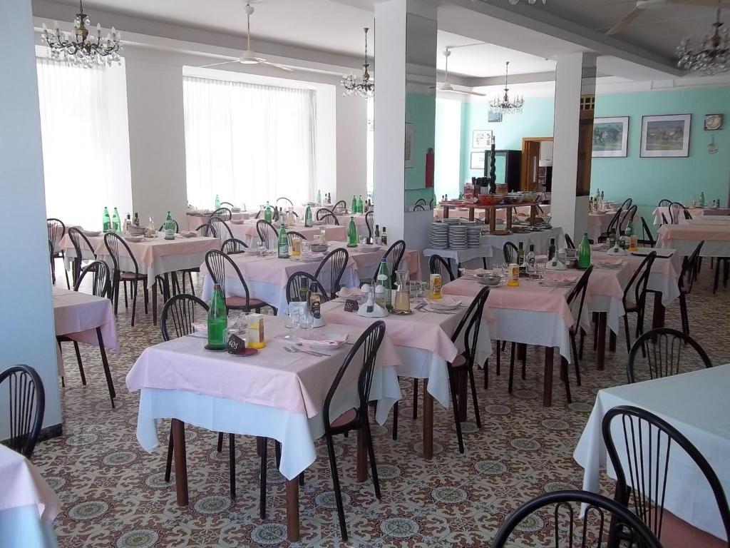 סניגליה Hotel Italia מראה חיצוני תמונה