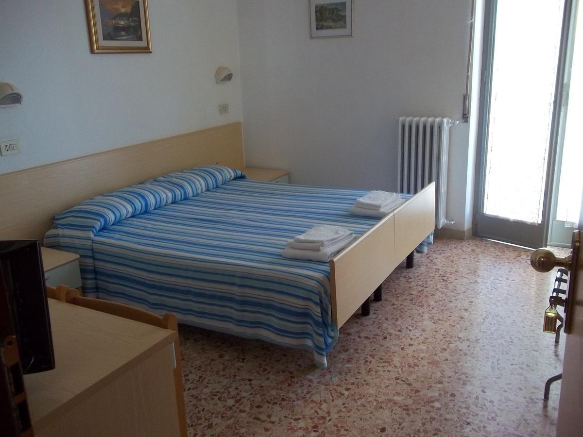 סניגליה Hotel Italia מראה חיצוני תמונה