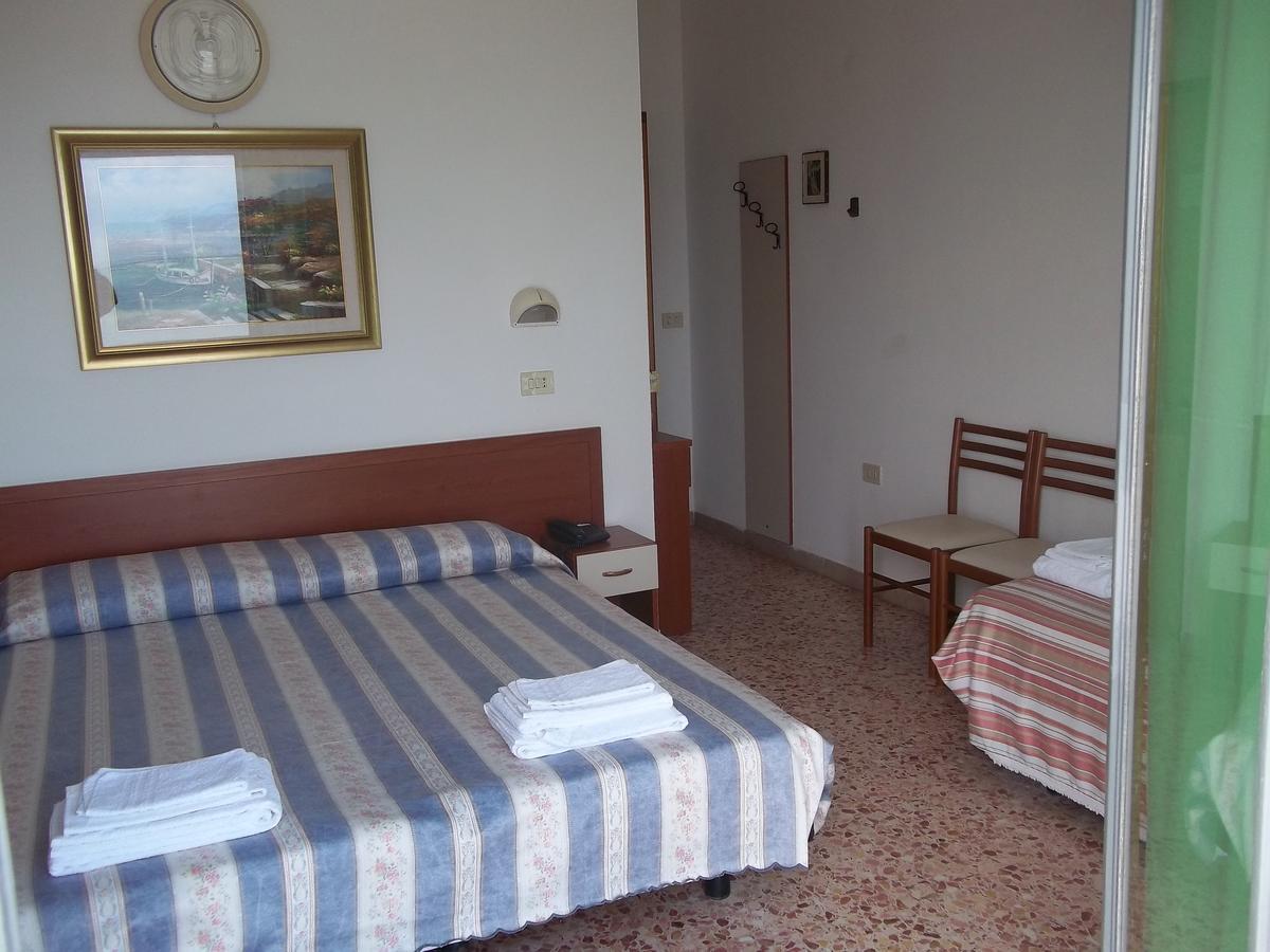 סניגליה Hotel Italia מראה חיצוני תמונה